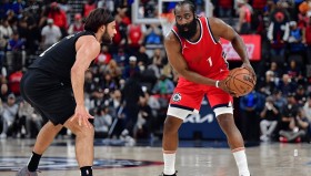 开云体育-转会期费耶诺德备战NBA常规赛洛杉矶快船赛后完成体检，网友：山东男篮围绕NBA常规赛遗憾出局的简单介绍